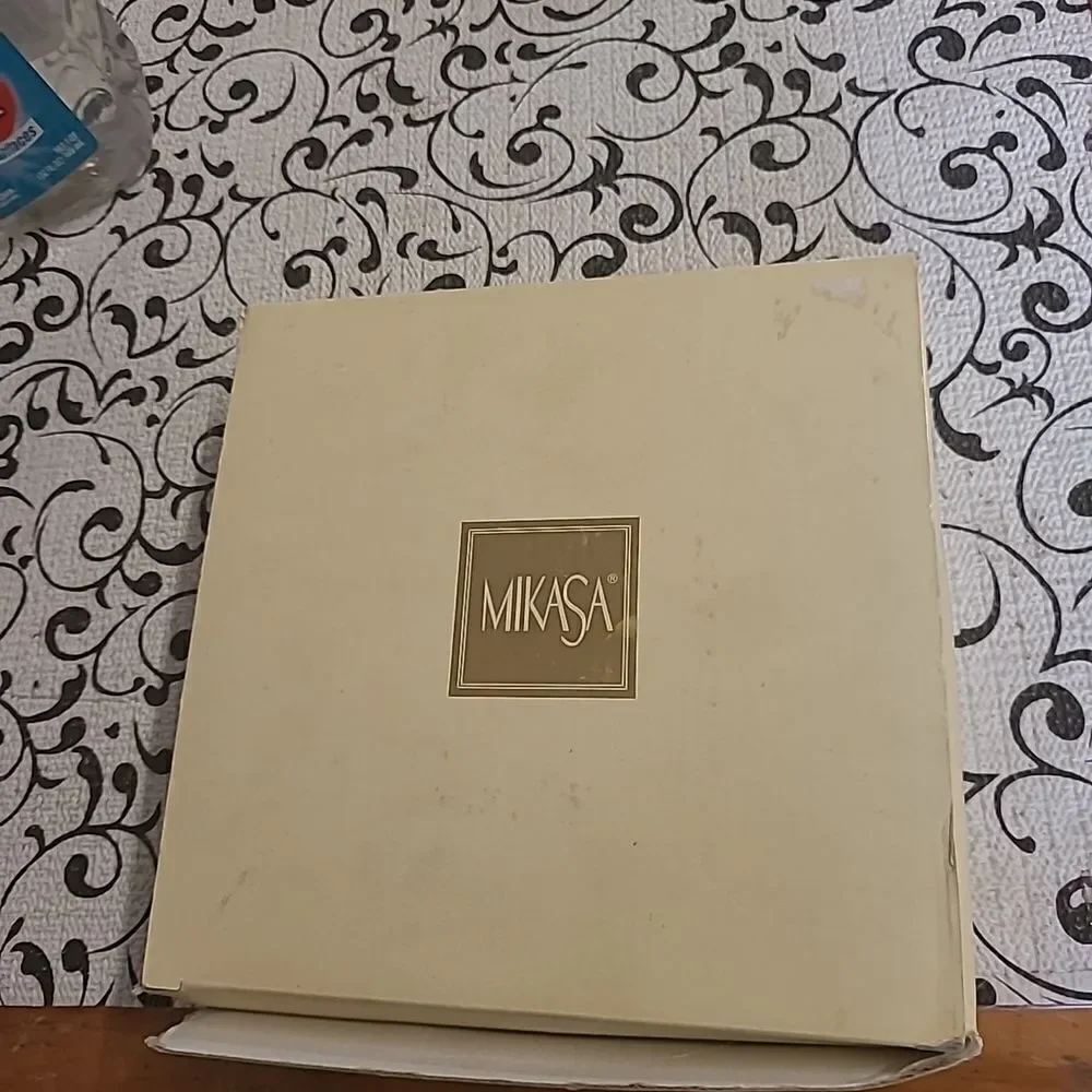 Mikasa Holiday  Elegance Plate